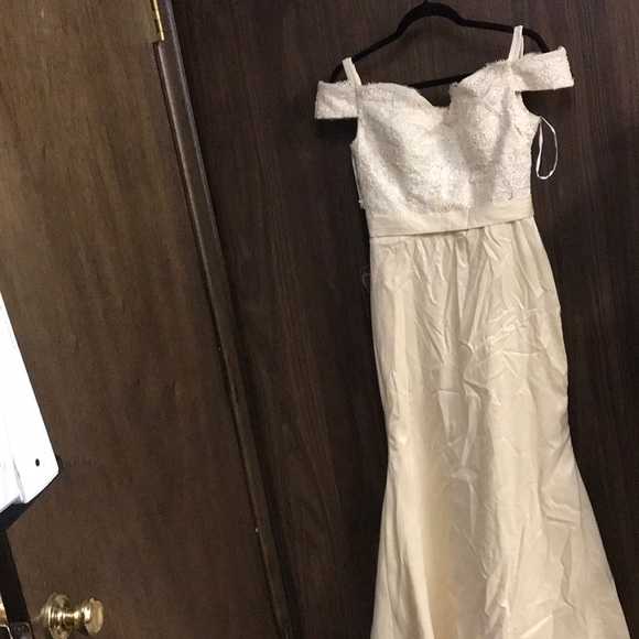 Wedding Dress size 6 lace front/back - Picture 6 of 15